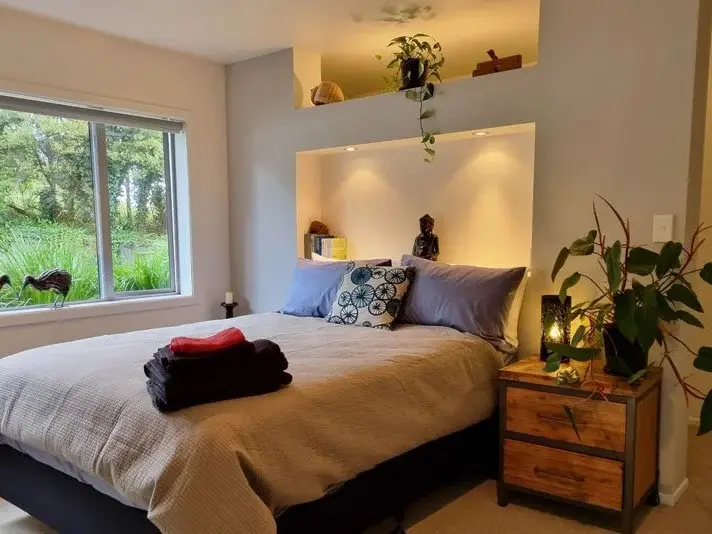 A private bedroom at Keystone Lodge with fresh towels on the bed and a view of the garden.